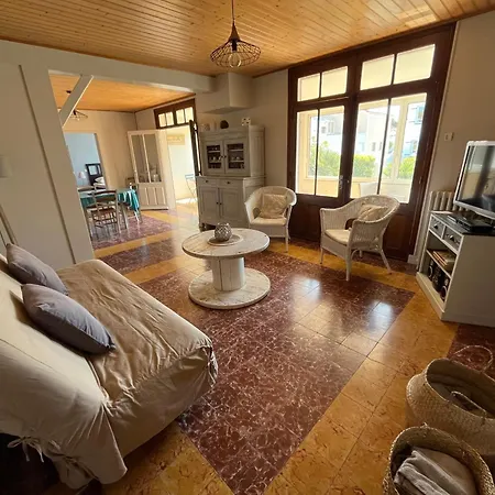 Maison De Famille A 300m De La