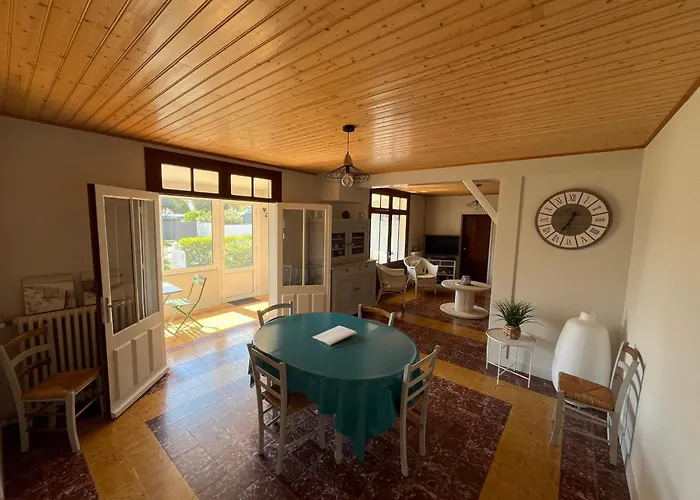 Maison De Famille A 300m De La