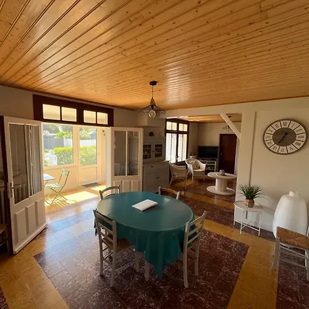 Maison De Famille A 300m De La