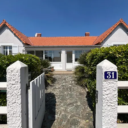 Maison De Famille A 300m De La